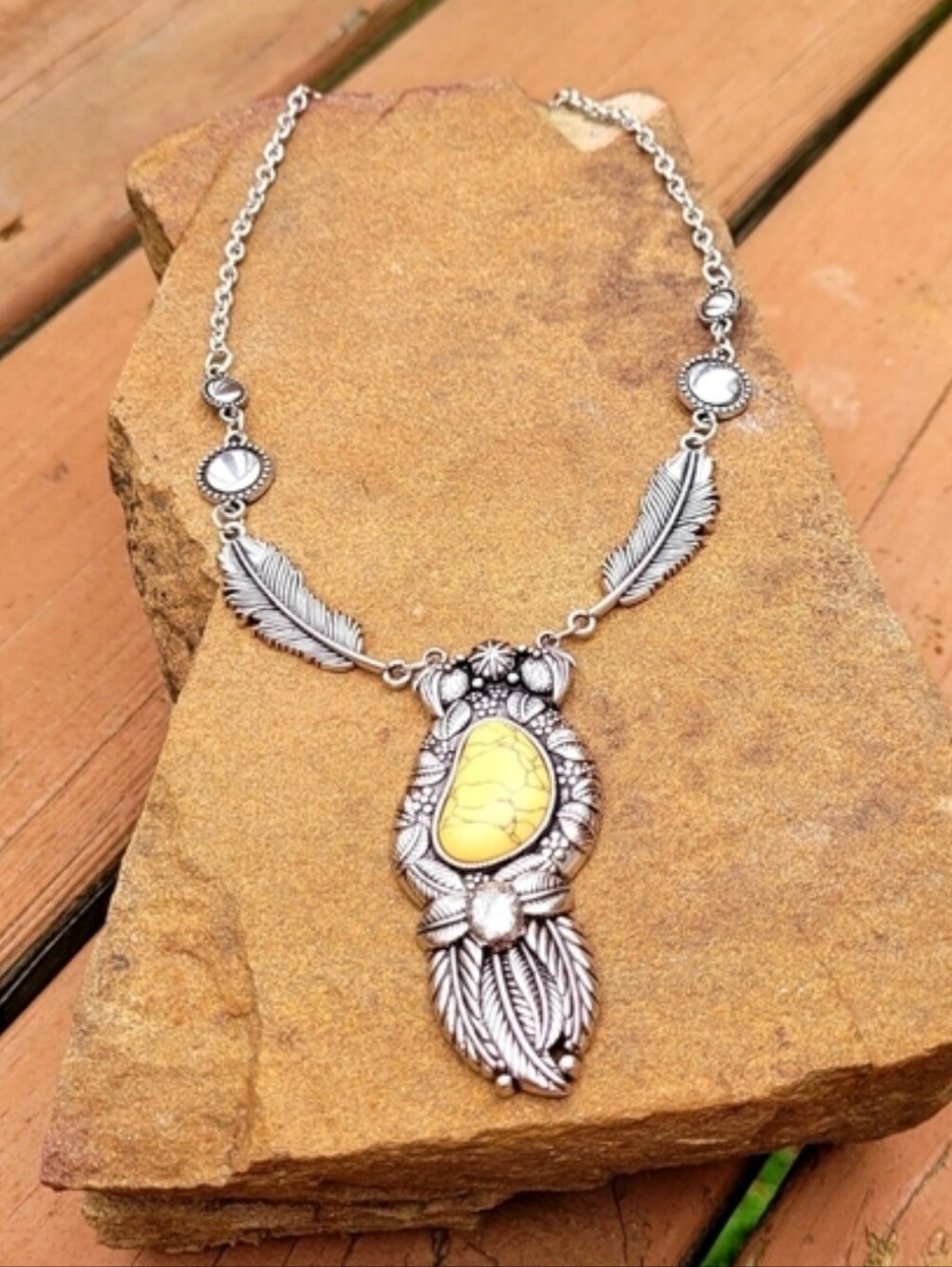 Artisan Howlite Stone Boho Feather Native American Silver Necklace - Picture 6 of 13